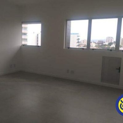 Sala com 24m², 1 garagem, no bairro Balneário em Florianópolis
