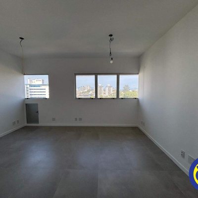 Sala com 24m², 1 garagem, no bairro Balneário em Florianópolis