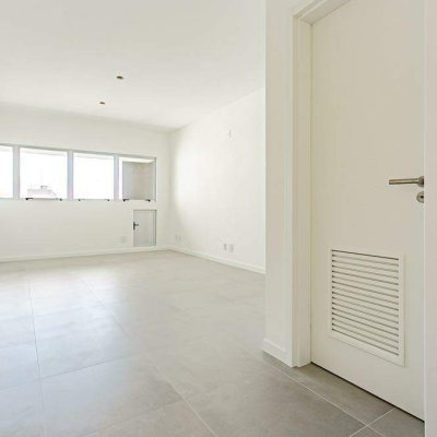Salas/Conjuntos com 28m², 1 garagem, no bairro Balneário em Florianópolis