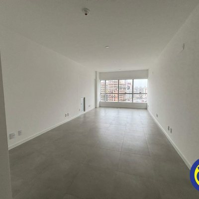 Salas/Conjuntos com 41m², 1 garagem, no bairro Balneário em Florianópolis