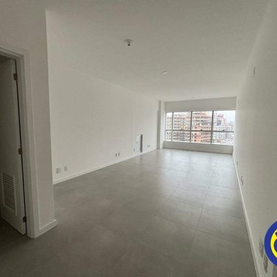 Salas/Conjuntos com 41m², 1 garagem, no bairro Balneário em Florianópolis