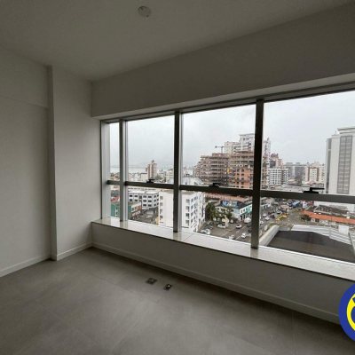 Salas/Conjuntos com 41m², 1 garagem, no bairro Balneário em Florianópolis