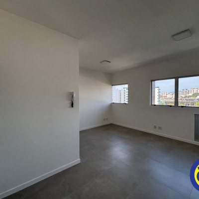 Salas/Conjuntos com 24m², 1 garagem, no bairro Balneário em Florianópolis