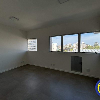 Salas/Conjuntos com 24m², 1 garagem, no bairro Balneário em Florianópolis