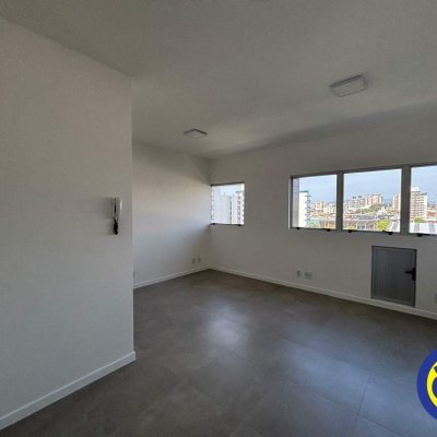 Salas/Conjuntos com 24m², 1 garagem, no bairro Balneário em Florianópolis