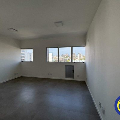Salas/Conjuntos com 24m², 1 garagem, no bairro Balneário em Florianópolis