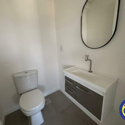 Salas/Conjuntos com 24m², 1 garagem, no bairro Balneário em Florianópolis