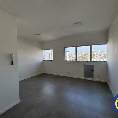 Salas/Conjuntos com 24m², 1 garagem, no bairro Balneário em Florianópolis