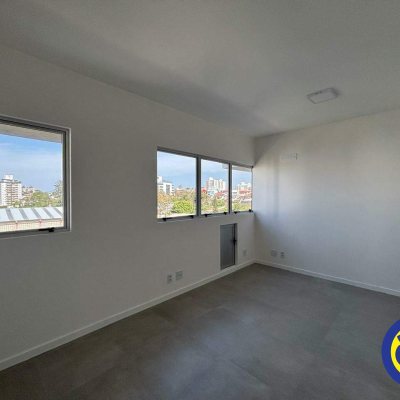 Salas/Conjuntos com 24m², 1 garagem, no bairro Balneário em Florianópolis