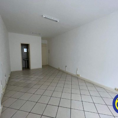 Salas/Conjuntos com 37m², no bairro Centro em Florianópolis