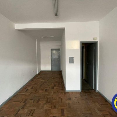 Salas/Conjuntos com 35m², no bairro Centro em Florianópolis