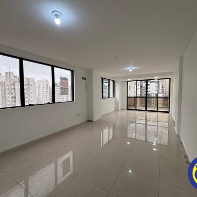 Salas/Conjuntos com 96m², 2 garagens, no bairro Centro em Florianópolis