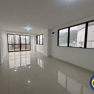 Salas/Conjuntos com 96m², 2 garagens, no bairro Centro em Florianópolis