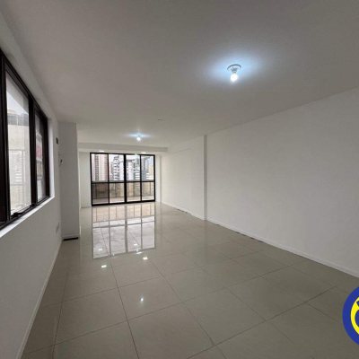 Salas/Conjuntos com 96m², 2 garagens, no bairro Centro em Florianópolis