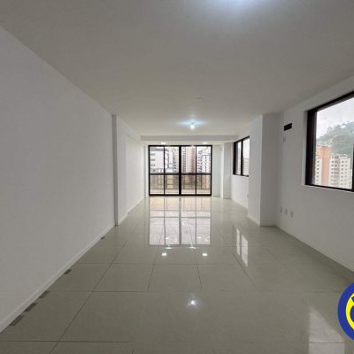 Salas/Conjuntos com 96m², 2 garagens, no bairro Centro em Florianópolis