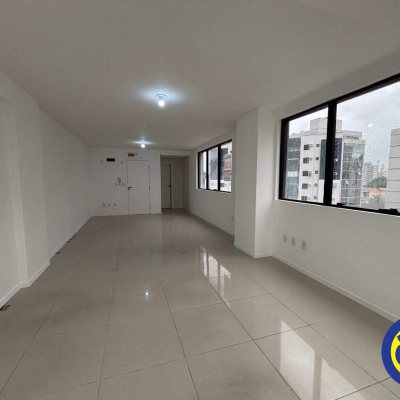 Salas/Conjuntos com 96m², 2 garagens, no bairro Centro em Florianópolis