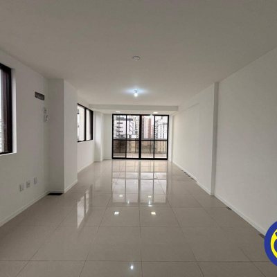 Salas/Conjuntos com 96m², 2 garagens, no bairro Centro em Florianópolis