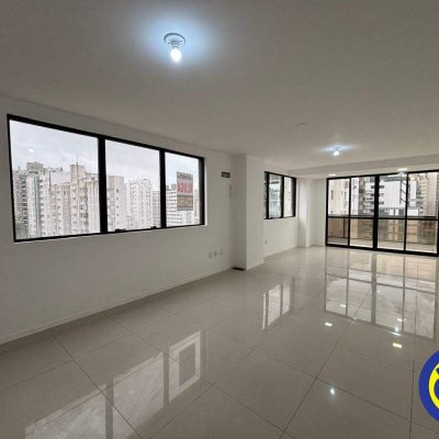 Salas/Conjuntos com 96m², 2 garagens, no bairro Centro em Florianópolis