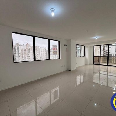 Salas/Conjuntos com 96m², 2 garagens, no bairro Centro em Florianópolis