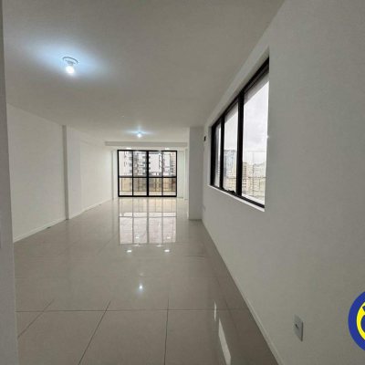 Salas/Conjuntos com 96m², 2 garagens, no bairro Centro em Florianópolis