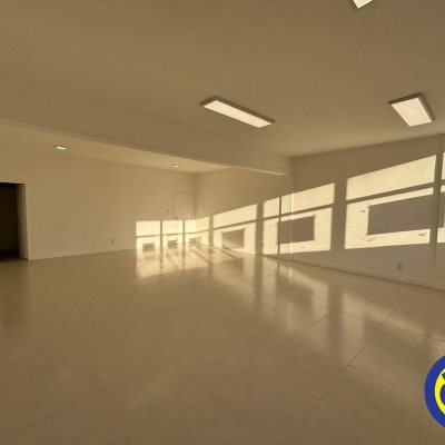 Sala com 64m², no bairro Centro em Florianópolis