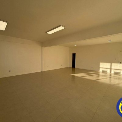 Sala com 64m², no bairro Centro em Florianópolis