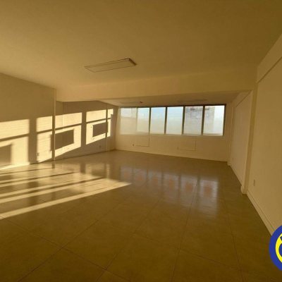 Sala com 64m², no bairro Centro em Florianópolis