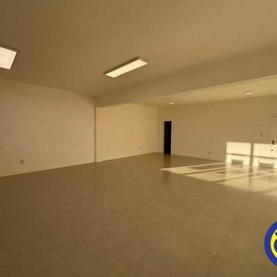 Sala com 64m², no bairro Centro em Florianópolis