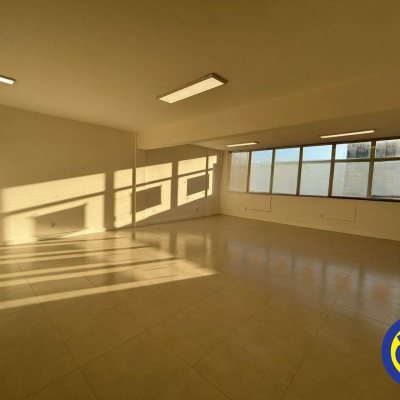 Sala com 64m², no bairro Centro em Florianópolis