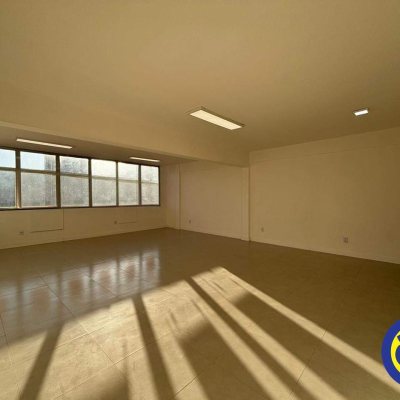 Sala com 64m², no bairro Centro em Florianópolis