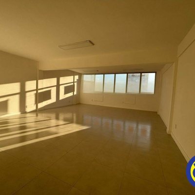 Sala com 64m², no bairro Centro em Florianópolis