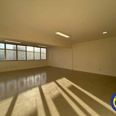 Sala com 64m², no bairro Centro em Florianópolis