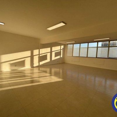 Sala com 64m², no bairro Centro em Florianópolis