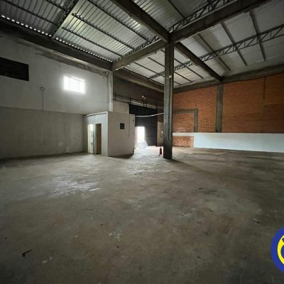 Galpão com 350m², no bairro Serraria em São José