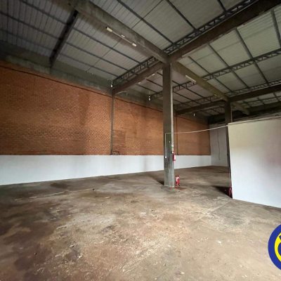 Galpão com 350m², no bairro Serraria em São José