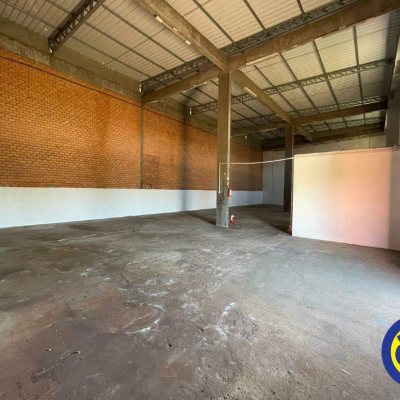 Galpão com 350m², no bairro Serraria em São José