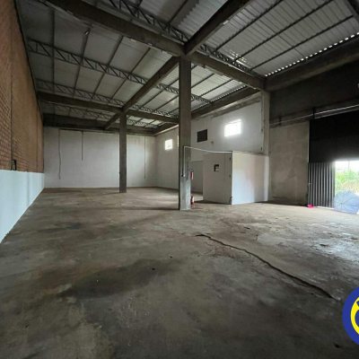 Galpão com 350m², no bairro Serraria em São José