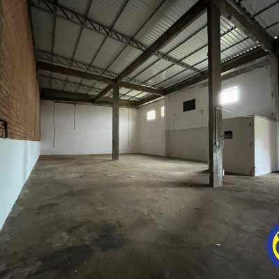 Galpão com 350m², no bairro Serraria em São José