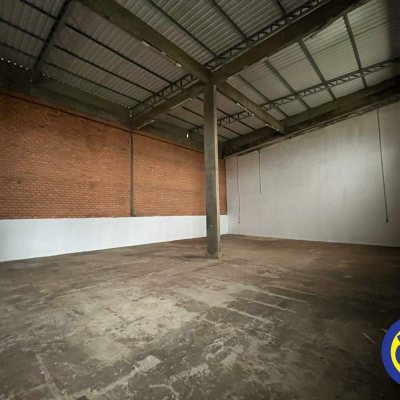 Galpão com 350m², no bairro Serraria em São José