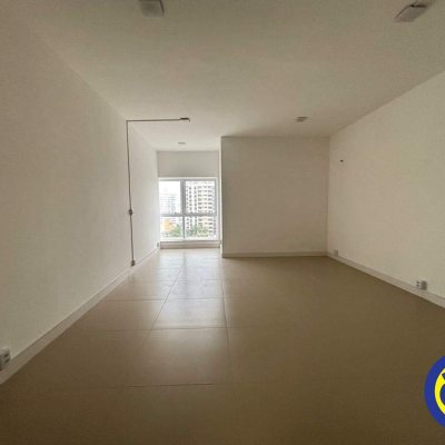 Salas/Conjuntos com 34m², 1 garagem, no bairro Estreito em Florianópolis