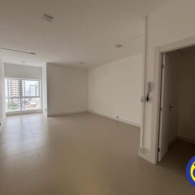 Salas/Conjuntos com 34m², 1 garagem, no bairro Estreito em Florianópolis
