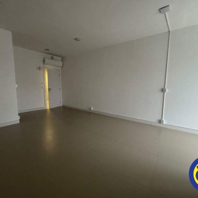 Salas/Conjuntos com 34m², 1 garagem, no bairro Estreito em Florianópolis