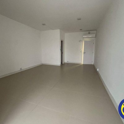 Salas/Conjuntos com 34m², 1 garagem, no bairro Estreito em Florianópolis