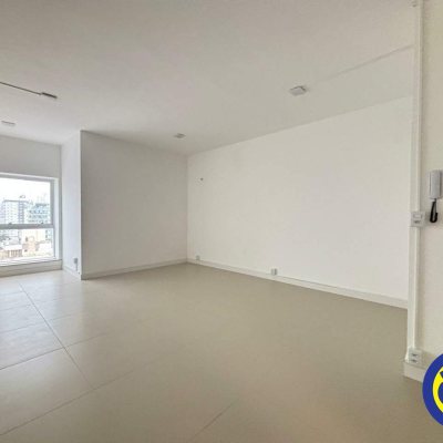 Salas/Conjuntos com 34m², 1 garagem, no bairro Estreito em Florianópolis