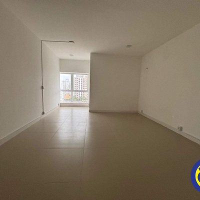 Salas/Conjuntos com 34m², 1 garagem, no bairro Estreito em Florianópolis