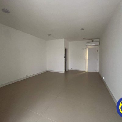 Salas/Conjuntos com 34m², 1 garagem, no bairro Estreito em Florianópolis