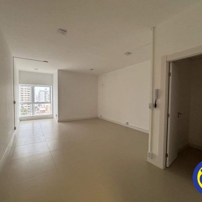 Salas/Conjuntos com 34m², 1 garagem, no bairro Estreito em Florianópolis