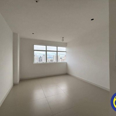 Salas/Conjuntos com 25m², 1 garagem, no bairro Estreito em Florianópolis