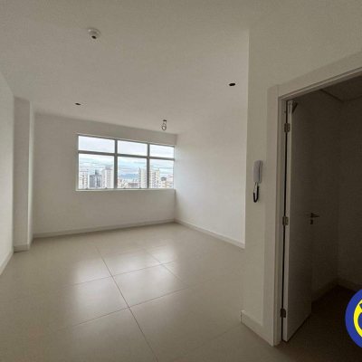 Salas/Conjuntos com 25m², 1 garagem, no bairro Estreito em Florianópolis