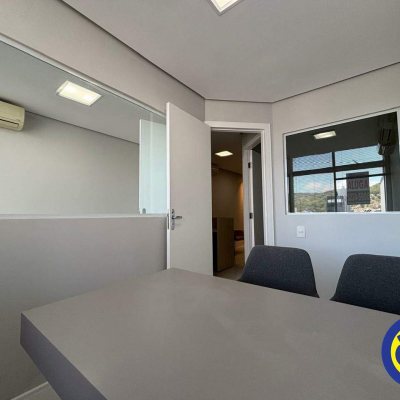 Salas/Conjuntos com 38m², no bairro Centro em Florianópolis